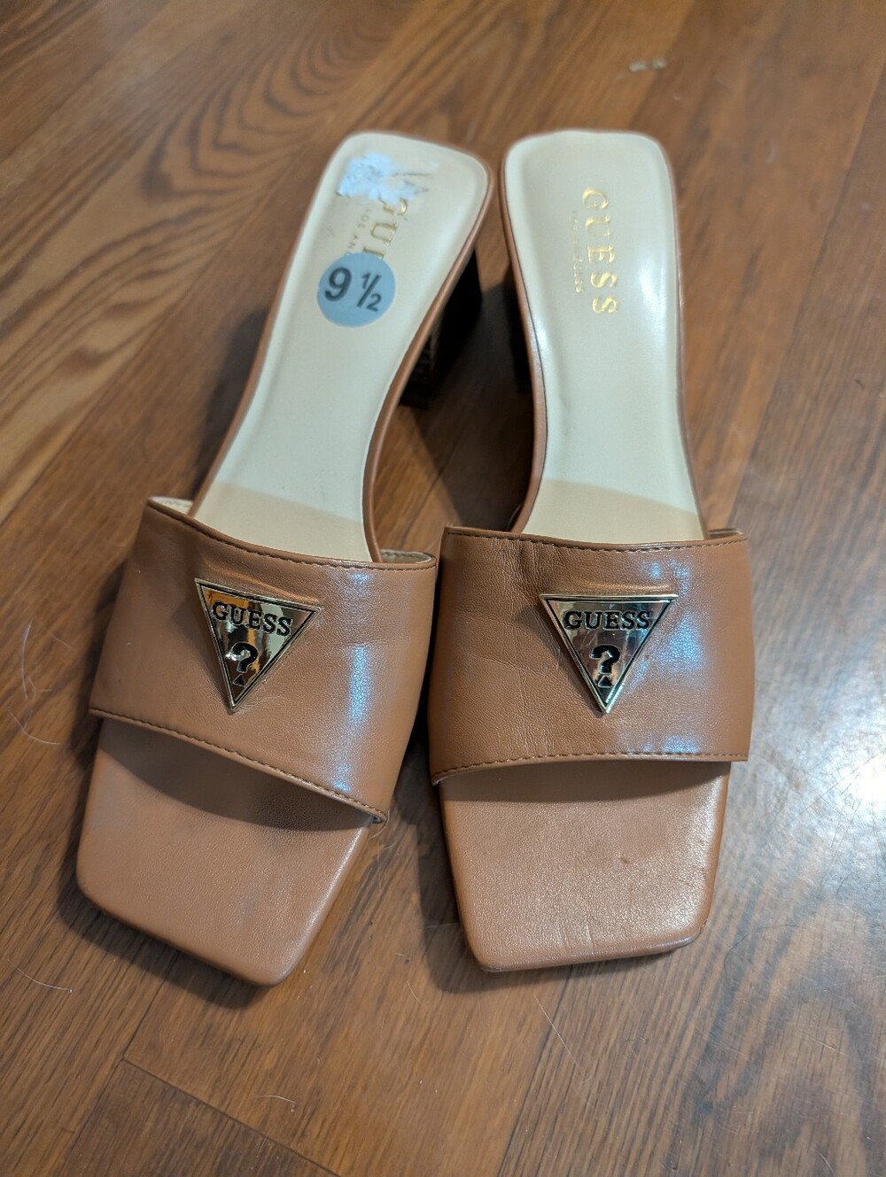 Guess Tan Square Toe Block Heel Mule Sandals Logo Plaque Size 9.5